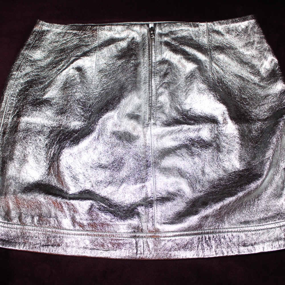HOURS TEXURED SILVER METALLIC MINI SKIRT - Picture 4 of 6